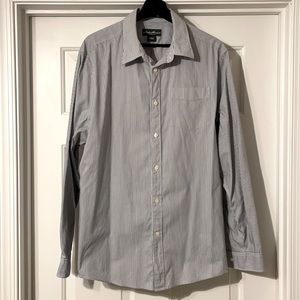 Eddie Bauer Wrinkle resistant button down shirt. Size: Large